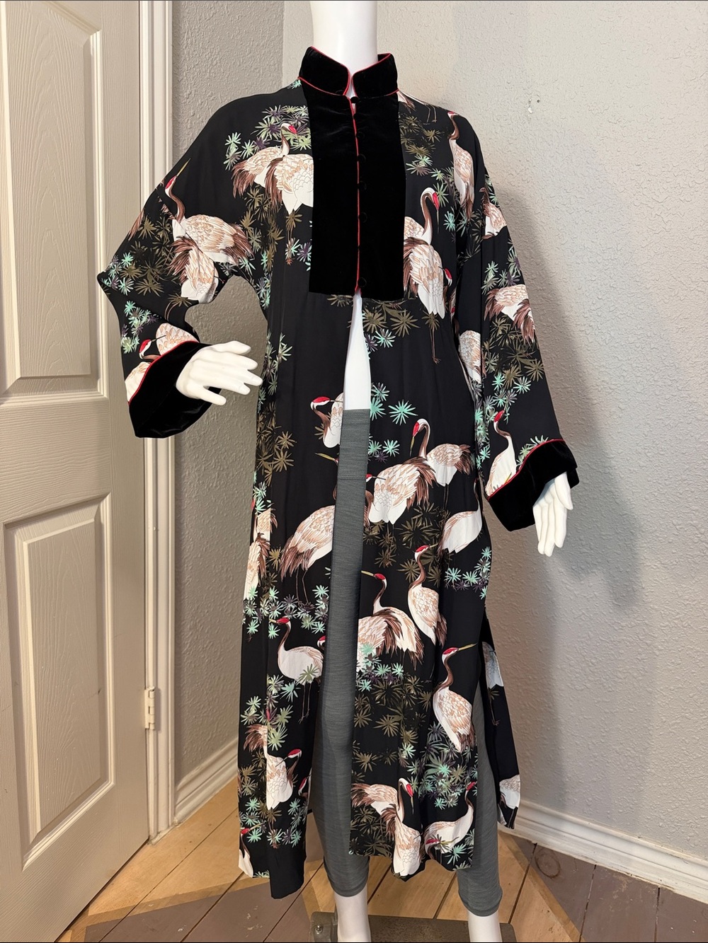 NWT ZARA Sz S Crane Print Long Kimono Robe Duster Black Velvet trim Red piping